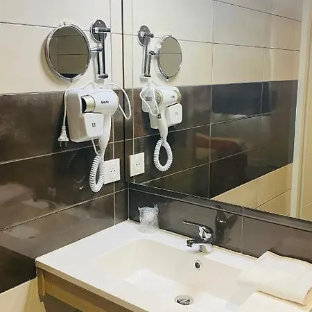 Martinez Hotel Grenay